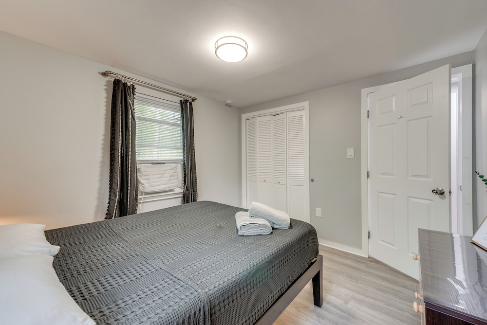 Game Room & Deck: Family Home in Tobyhanna!