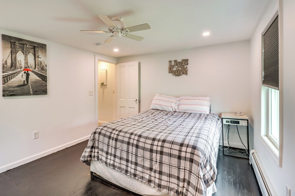 Ski, Hike & Fish: Pet-friendly Home in Saylorsburg