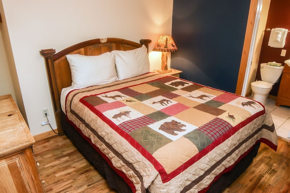 Timber Creek Chalets: 10b 1 Bedroom Chalet - Property Image 2