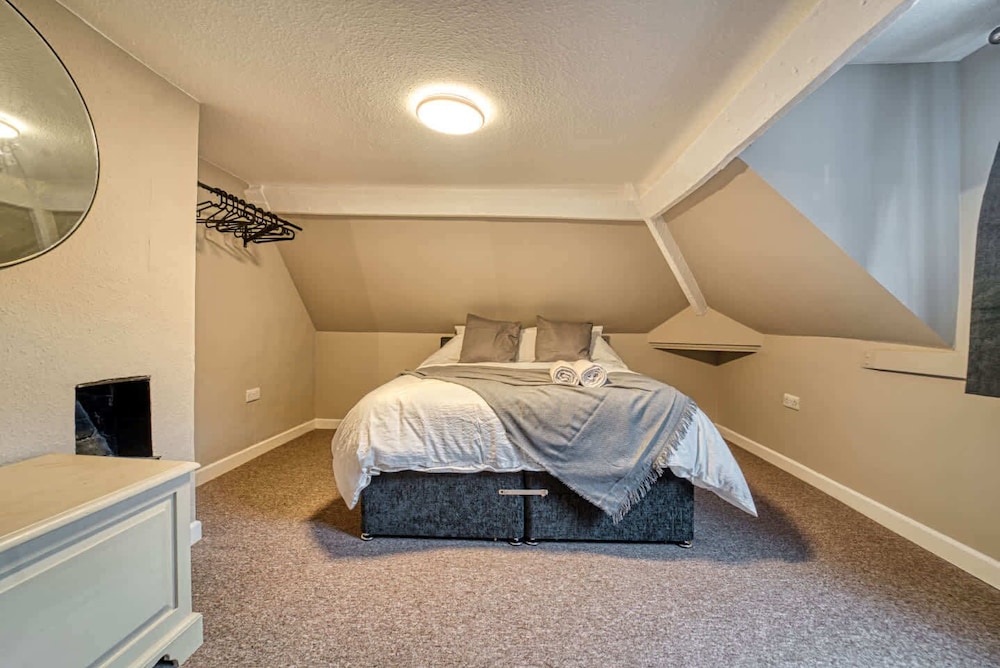 Host Stay Underhill House
