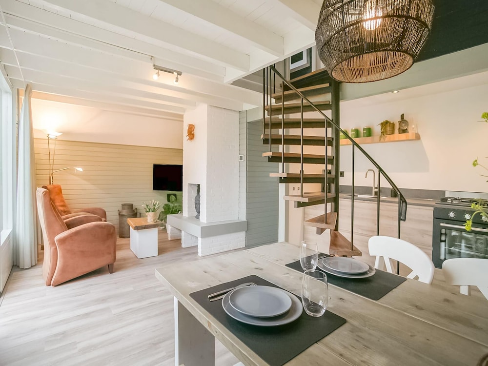 Peaceful Holiday Home in Tuitjenhorn view 4
