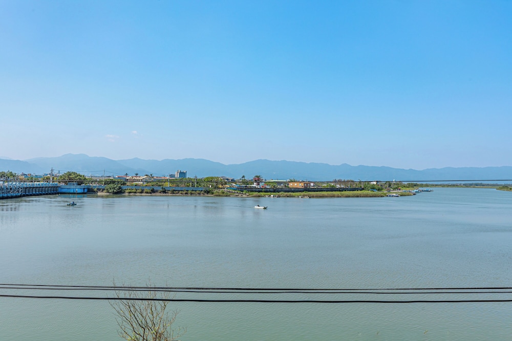 Between River and Sea