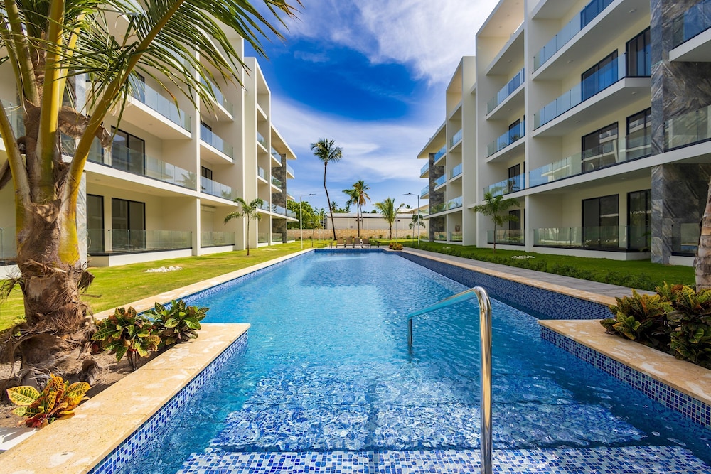2BR Oasis in Eden Tropical - BBQ Pool Near Beach