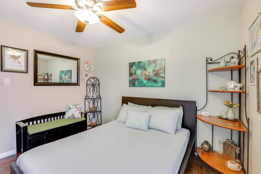 5 Mi to Lewisville Lake: Couple's Retreat w/ Yard