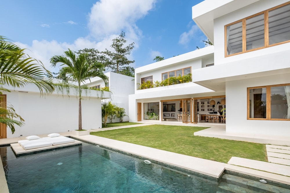 Mr Mrs W Bingin by Alfred in Bali - Brand NEW 3BR Tropical Villa Near Bingin Beach