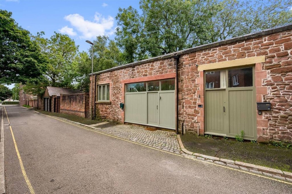 Host Apartments The Georgian Coach House 2