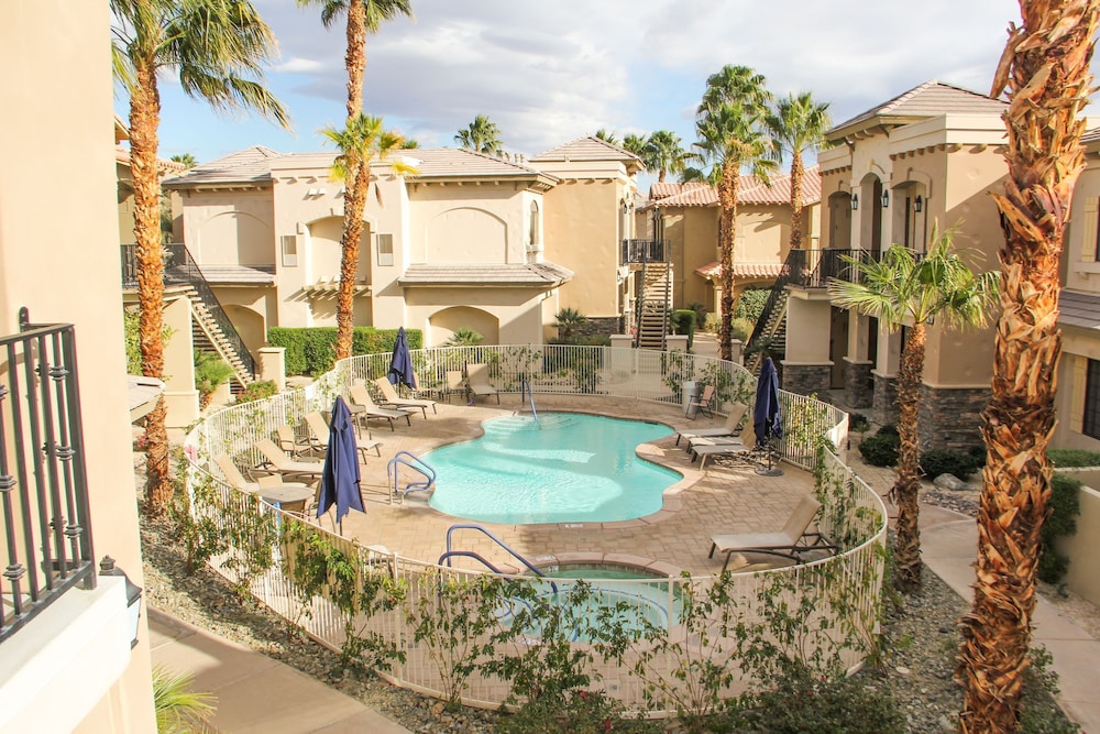 MCM Styled Condo Sleeps 4 Pool hot tub