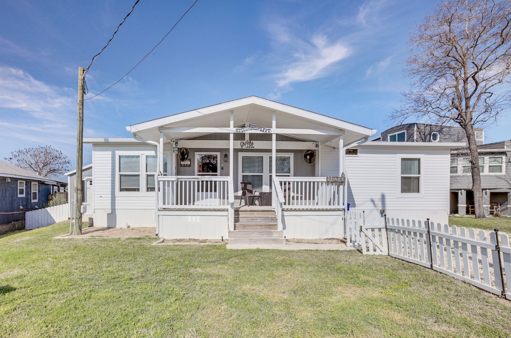 Sunset Cove Lakefront Rental w/ Private Dock! view 5