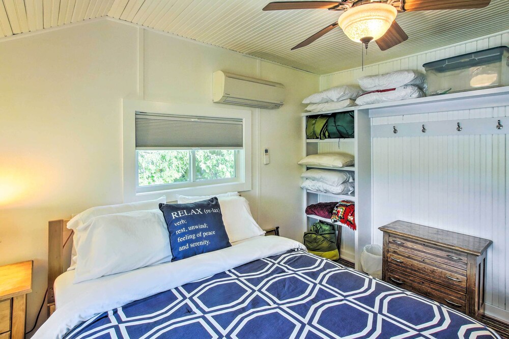 Crystal Lake Cottage: Kayaks & Fire Pit! view 5