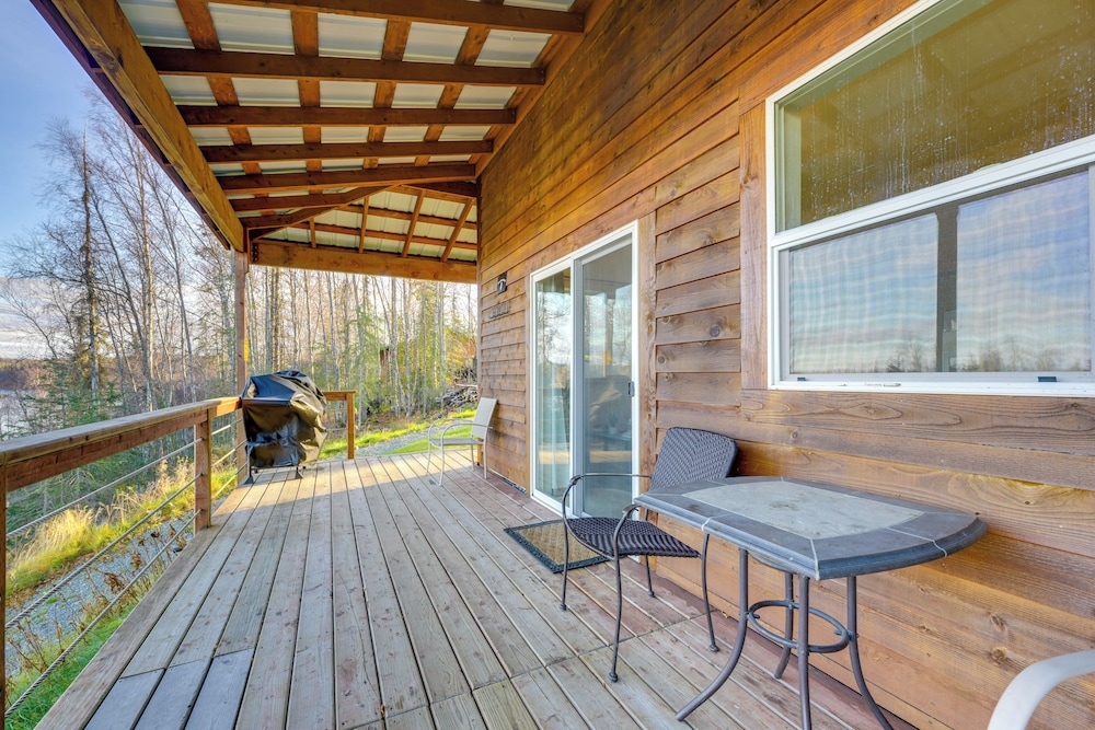 River Views & Fire Pit: Cozy Soldotna Apartment!