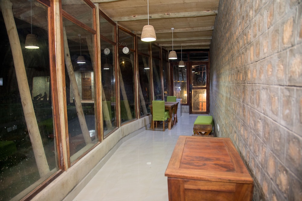 Buvi Lodge