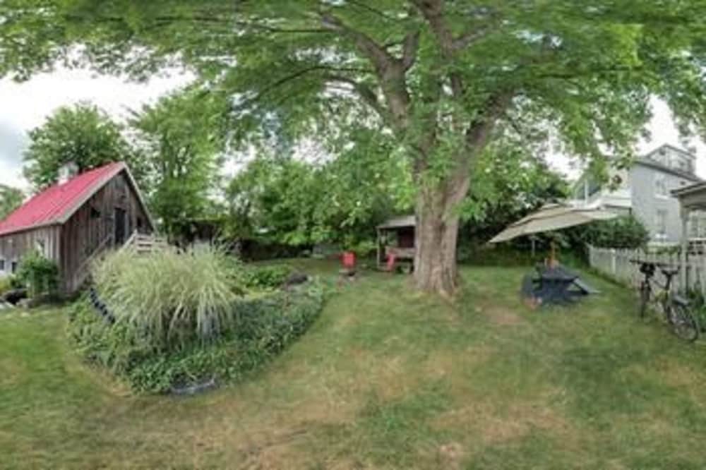 Lily Garden Bed and Breakfast