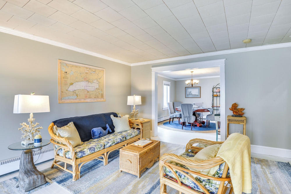 3 Blocks to Lake Ontario: Getaway in Cape Vincent!