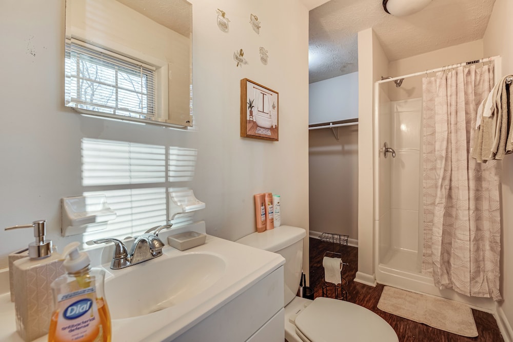 18 Mi to Downtown Atlanta: Quiet Home w/ Fire Pit