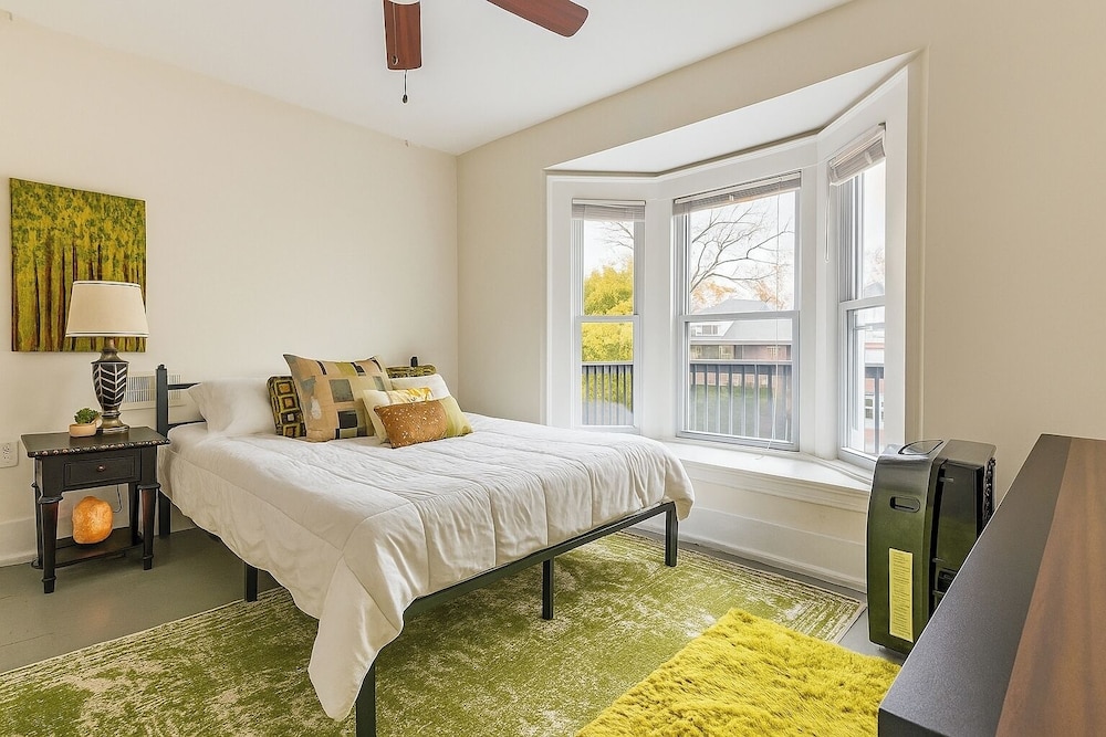 Detroit 6BR House Wifi, Parking, Pet Friendly