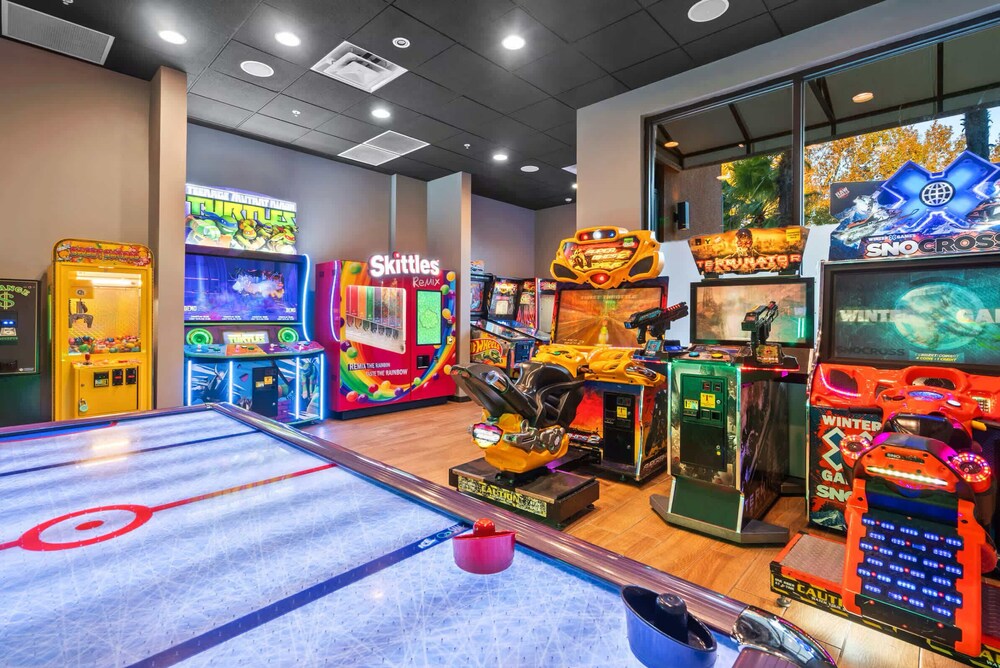Park Hopper Paradise At Regal Oaks
