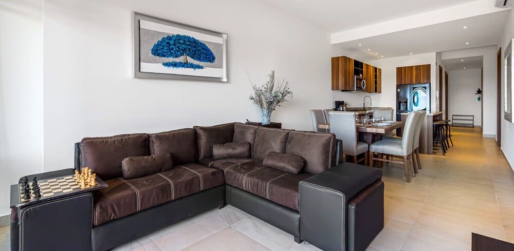 Equipped 3BR House - Pool - Gym - 5 min to Beach