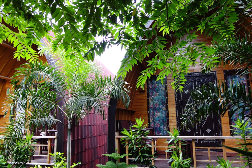 Banana Leaf Bungalows