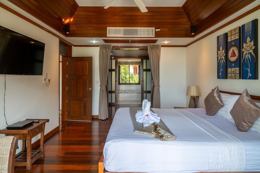 4BR Villa beach walking distance KBR44