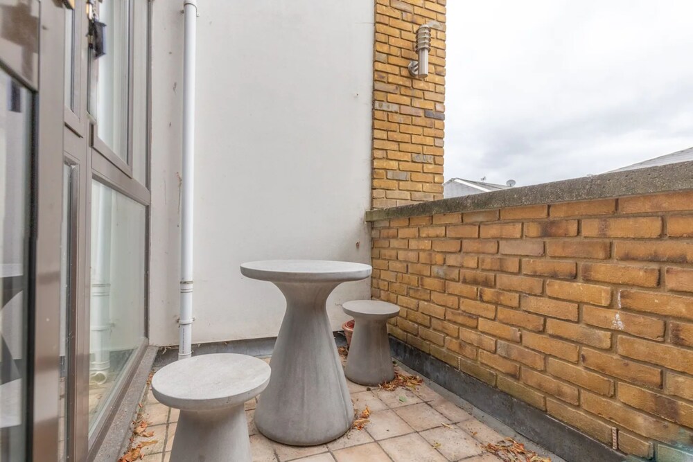Spacious 2 Bedroom Apartment in Converted Warehouse in Brixton
