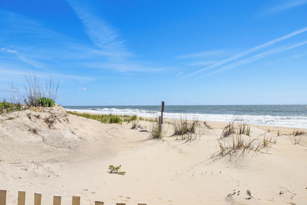 Heated Pool + Views: Beachfront Ocean City Gem