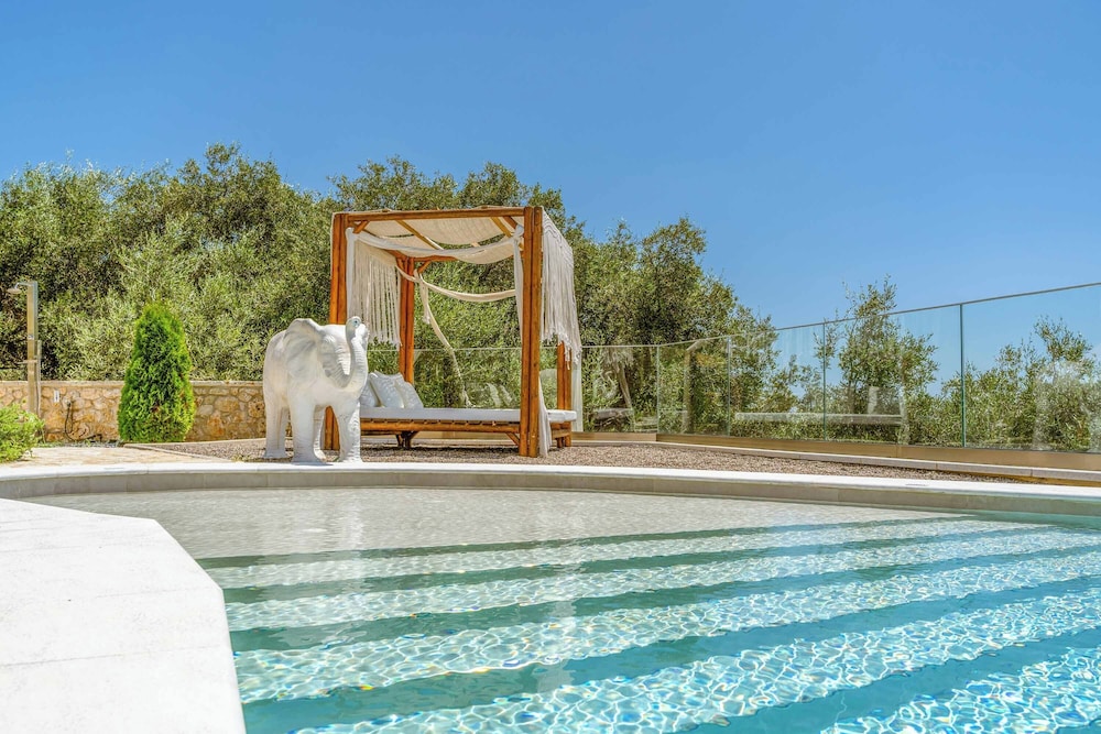 Horizon Blue Villa