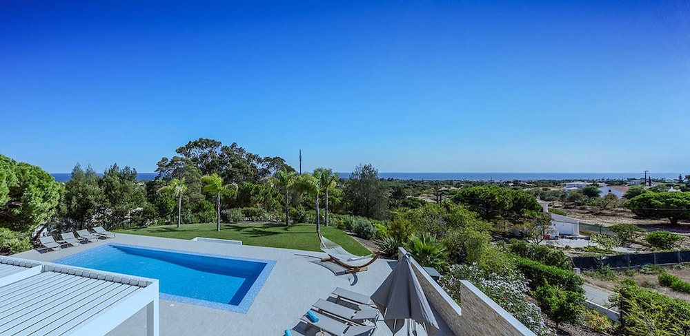 Goldeneye Luxury 6 Bedroom Villa With Infinity P