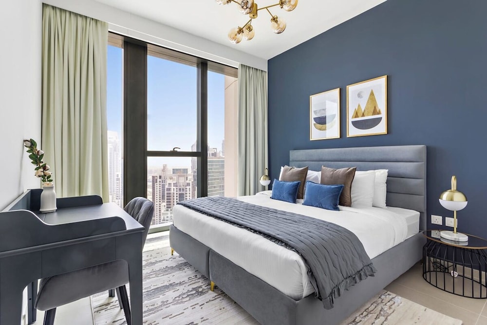 Silkhaus Luxury Tower in Downtown Pool Gym