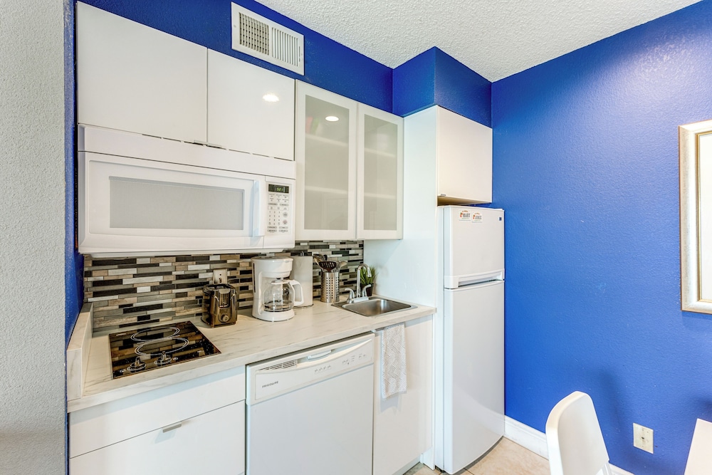 2 Mi to Disney: Resort Condo w/ Pool Access