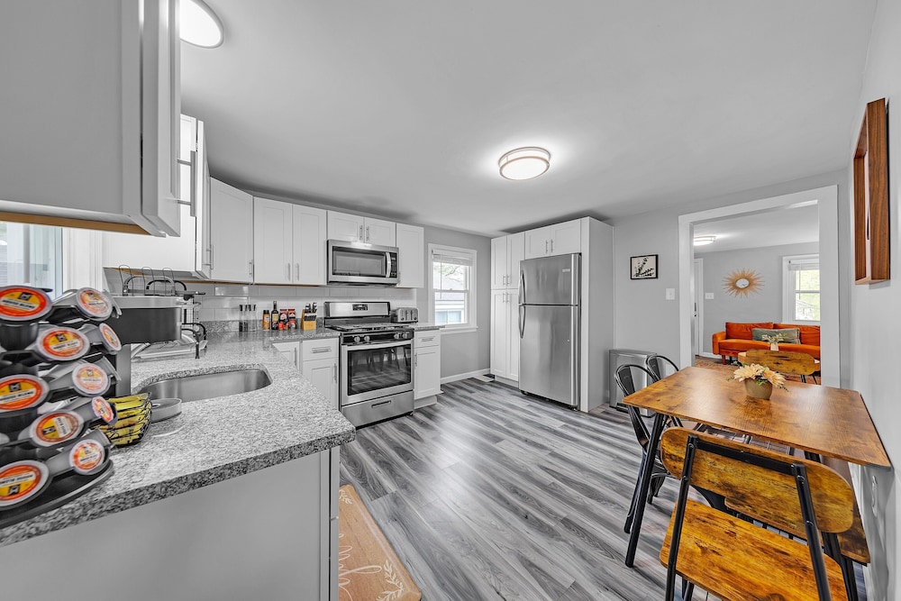 Pet-friendly 4br Near Kennywood & Pittsburgh 4 Bedroom Home
