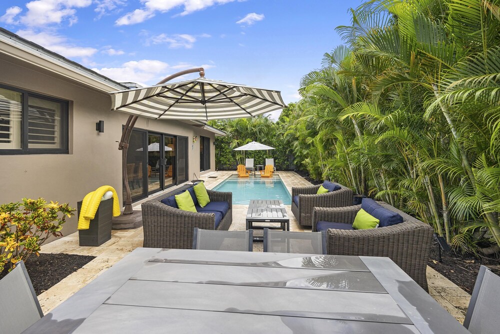 Relax in Luxury - 3 Bed 2 Bath Oasis With Pool