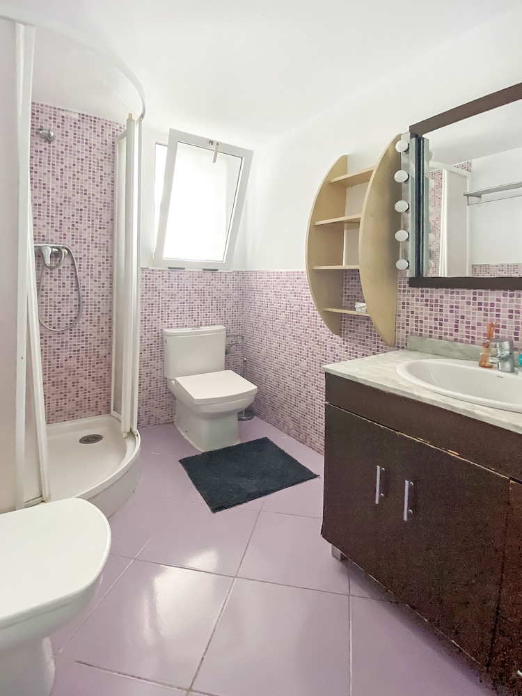 Elegant 4 beds train station upto 6 Pax