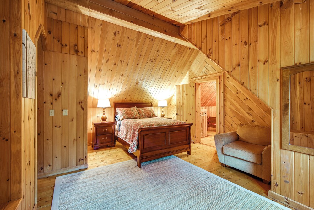 8 Mi to Okemo Mountain Resort: Mtn-view Retreat!
