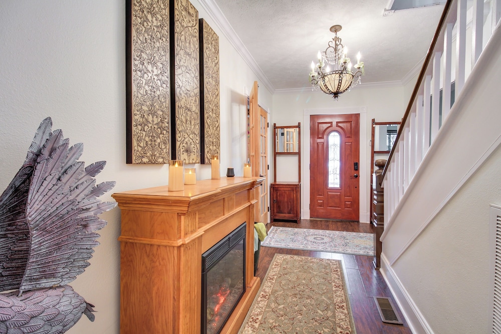 Walk to UT Southern & Dtwn Pulaski: Historic Home