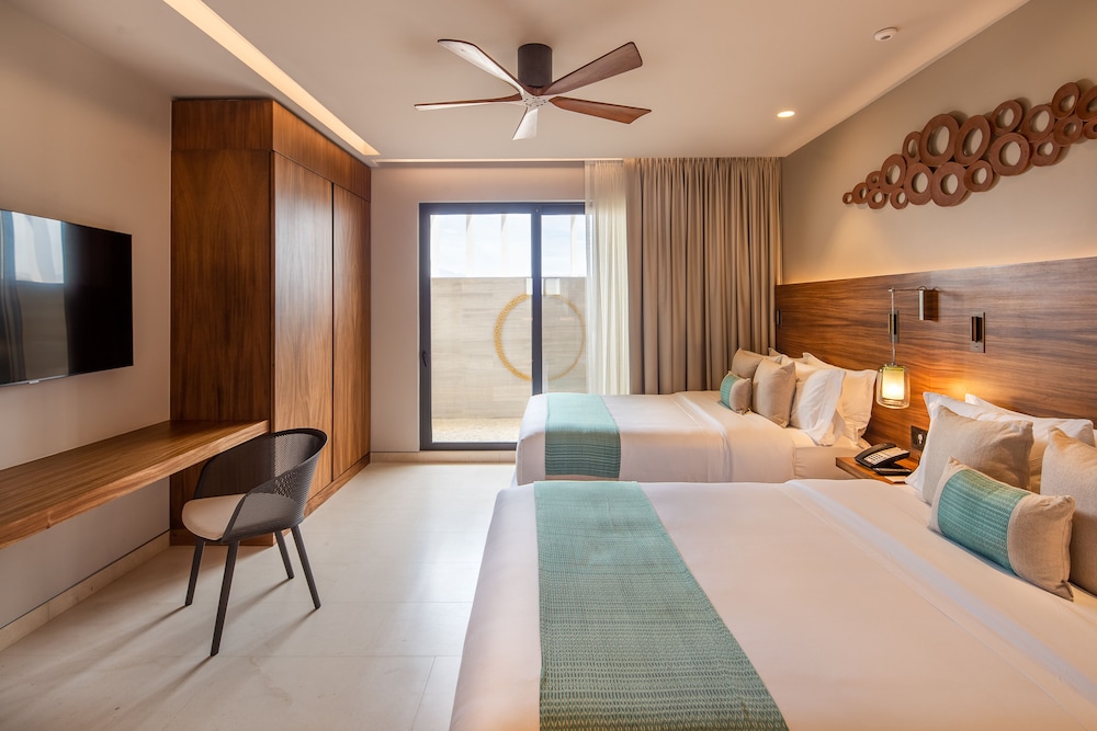 The Club at Solaz, Luxury Villas