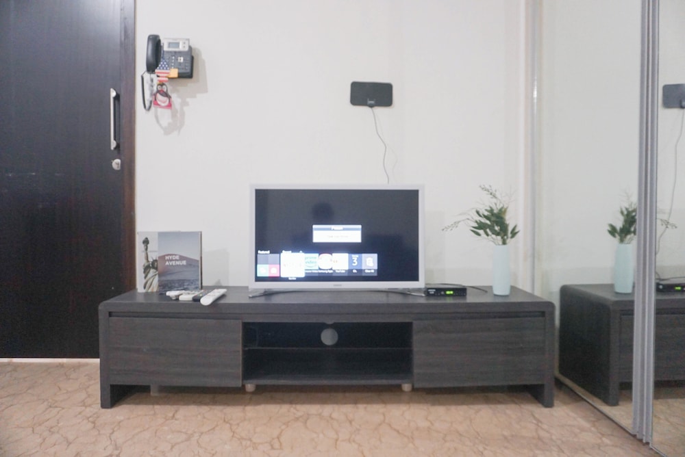 Elegant And Best Deal 1Br At L'Avenue Pancoran Apartment
