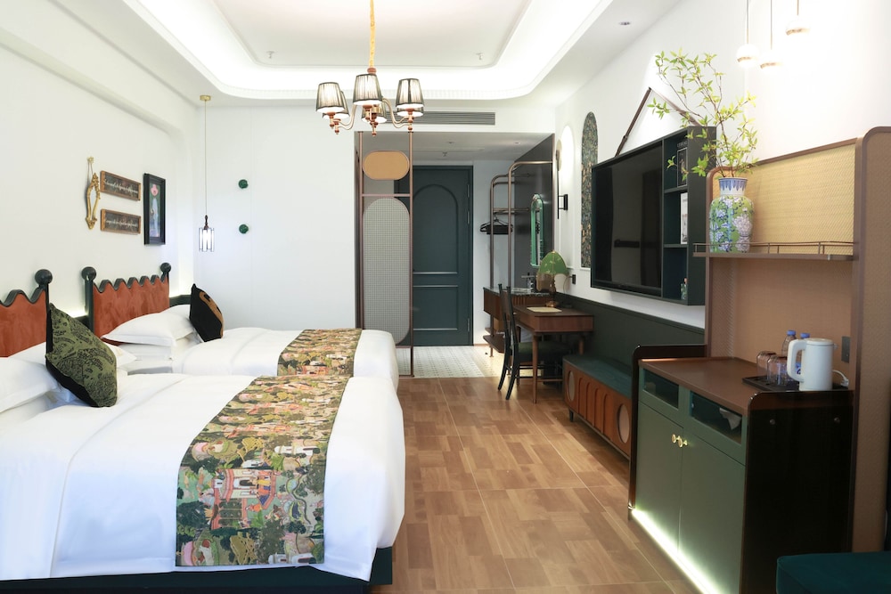 Vishan Garden Trendy Hostel