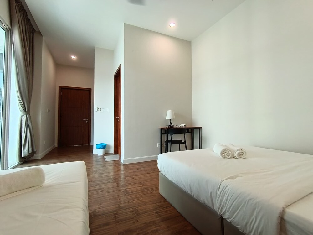 myRoom at 11 J Adams