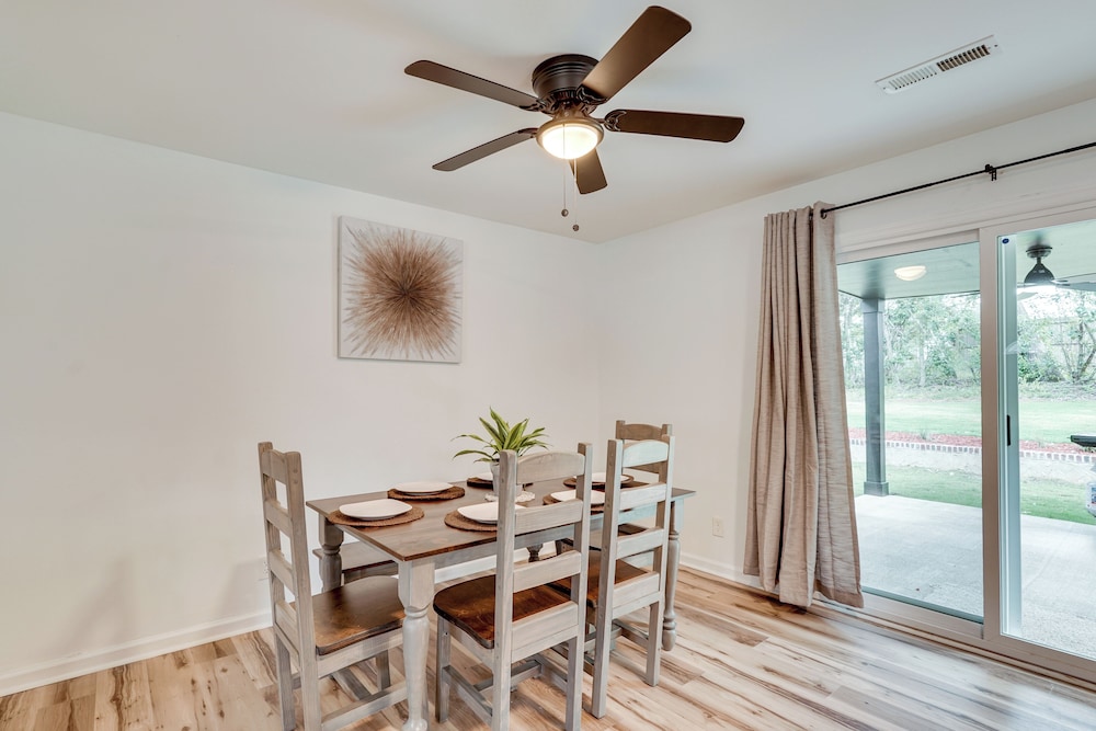 Group Getaway w/ Fenced Yard & Pool Table in Wrens