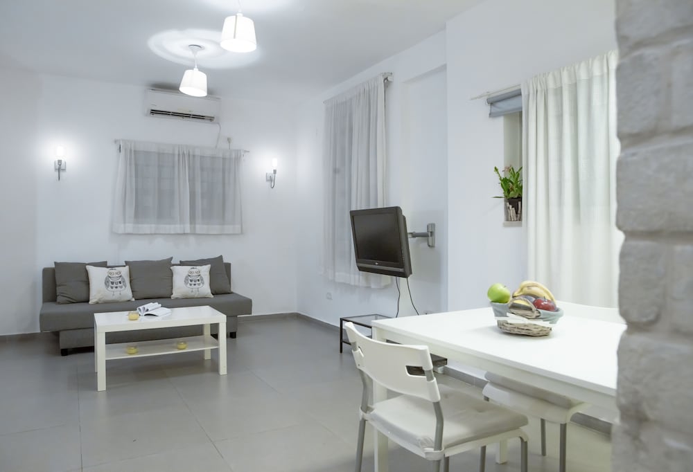 2Rooms Perfect Location 1Min to Beach