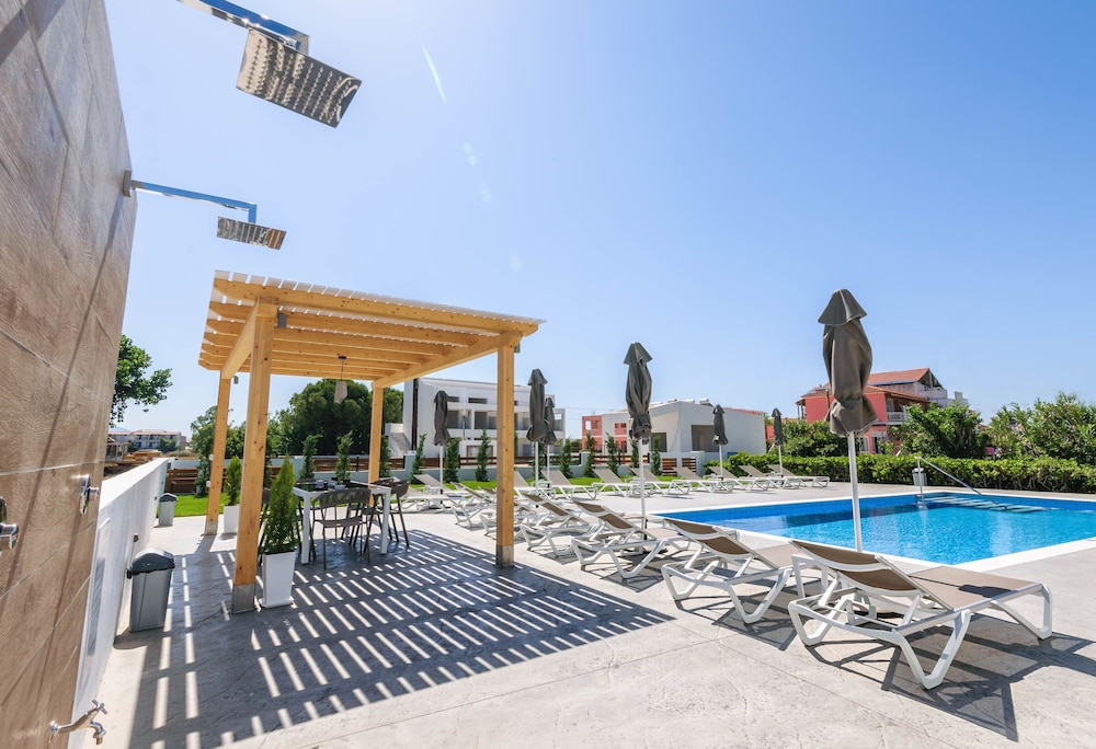 White Canvas Boutique Studios photo 4