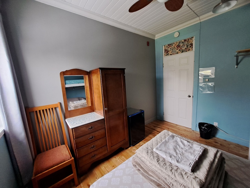 Levis Vacations - Auberge Jeunesse LouLou's Backpacker Hostel - Property Image 84