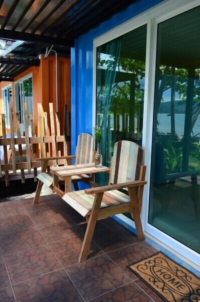 Think & Retro Cafe Lipa Noi Samui