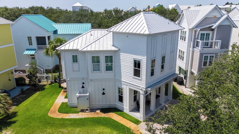 4BR Coastal Retreat w/ Pool, Patio & Games Lagniappe at Blue Mountain