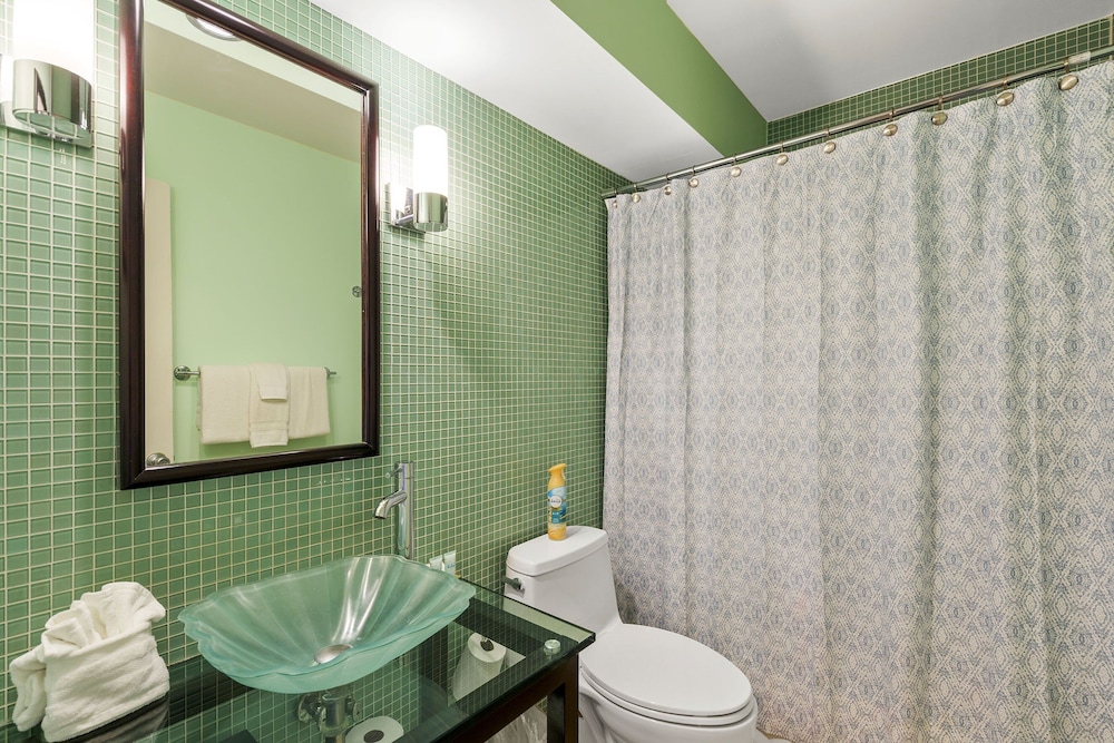 Maui Vista 1-308 - Steps From the Beach, Renovated, Ocean Views, New Windows, AC