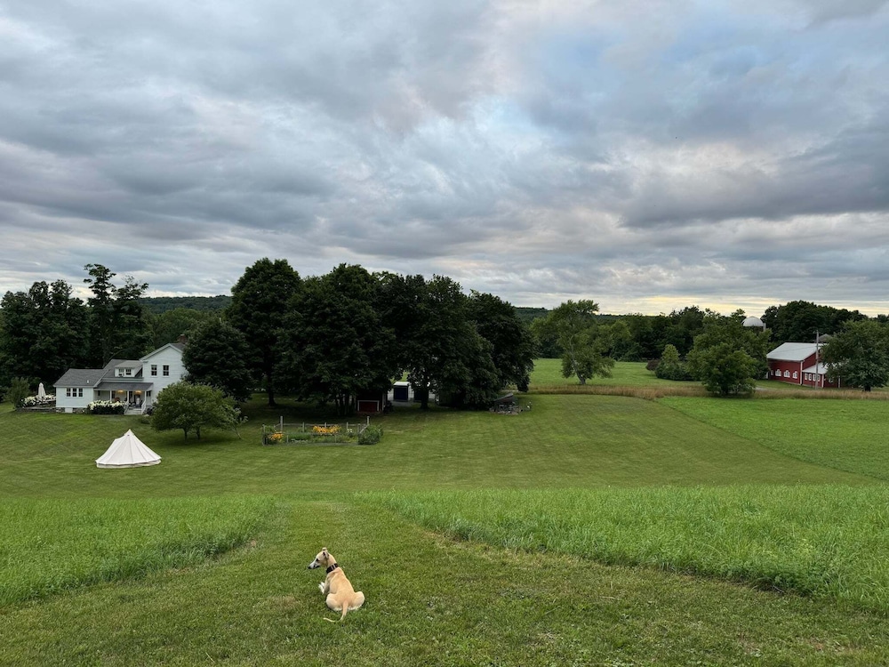 Gorgeous Hudson Valley Farmhouse On 14 Acres 3 Bedroom Home