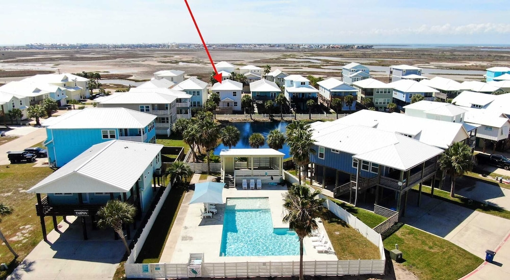 Coastal Escape w/ Pond Views + Pool Access Grahams Getaway by Avantstay