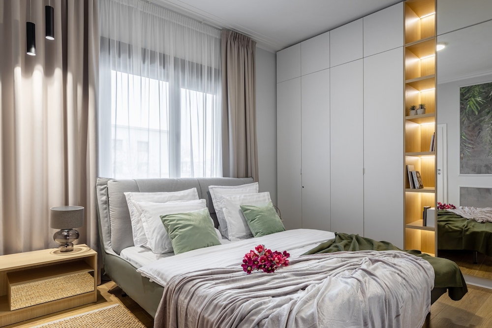 Luxury Piata Romana 2BR Urban Sanctuary by HOLT view 5