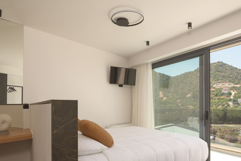 Luxurious Villa Dias With Tennis Court by Estia
