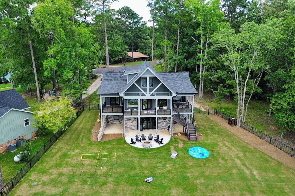 Dock + Views: Spacious Lake Sinclair Retreat
